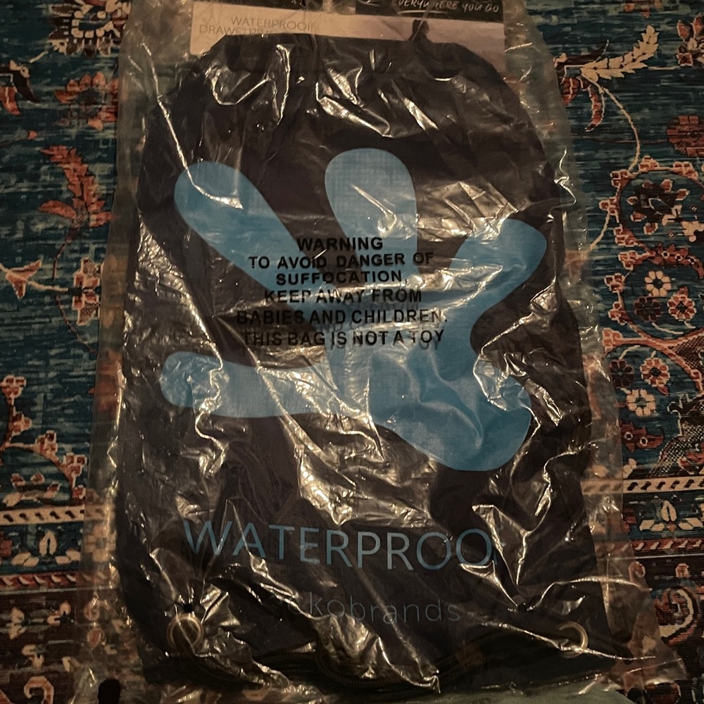 Geckobrands Waterproof Polyester Drawstring Backpack - Picture 3 of 5